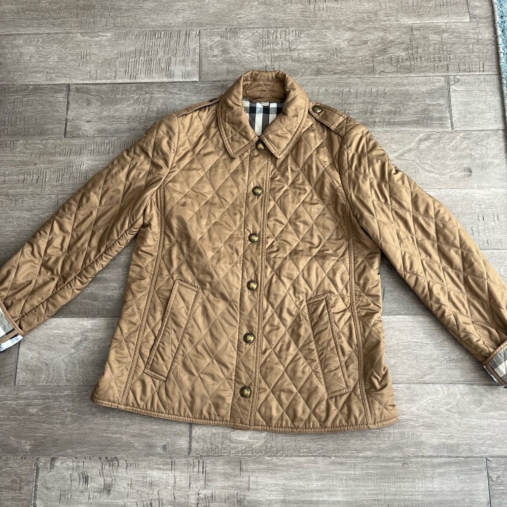 Burberry Olive Size M - EUC